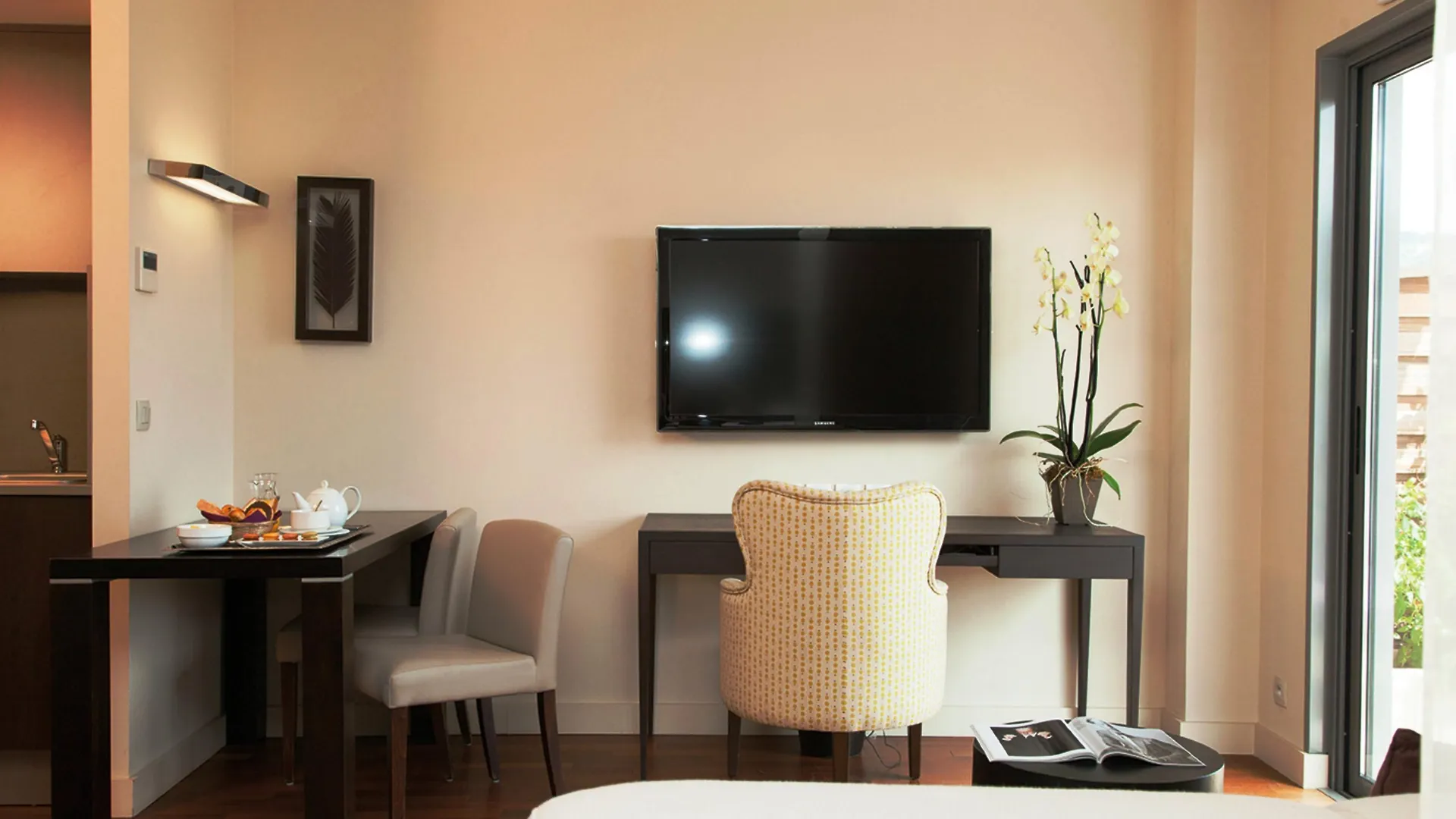 Neho Suites Cannes Croisette Hotel