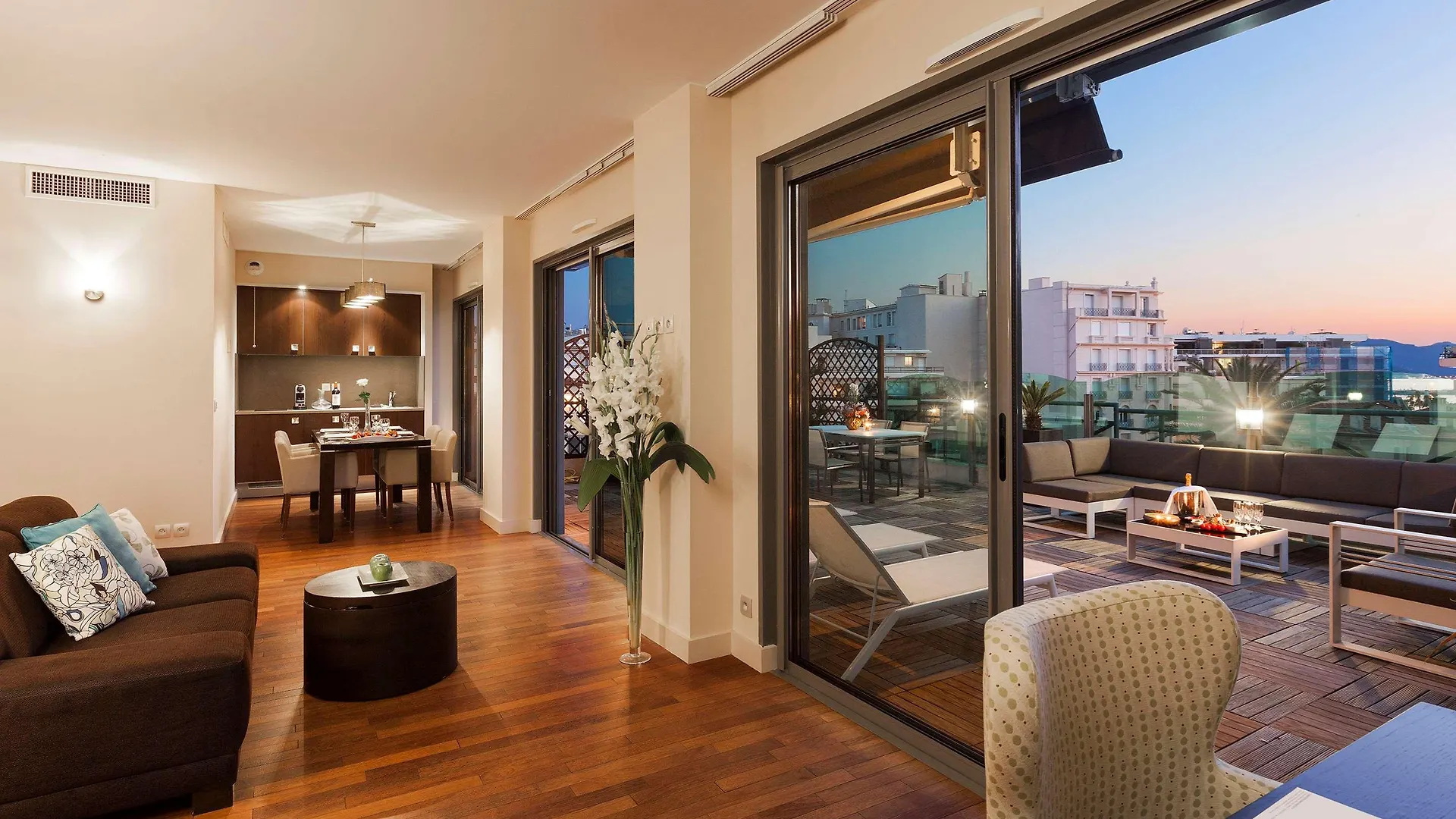 **** Hotel Neho Suites Cannes Croisette France