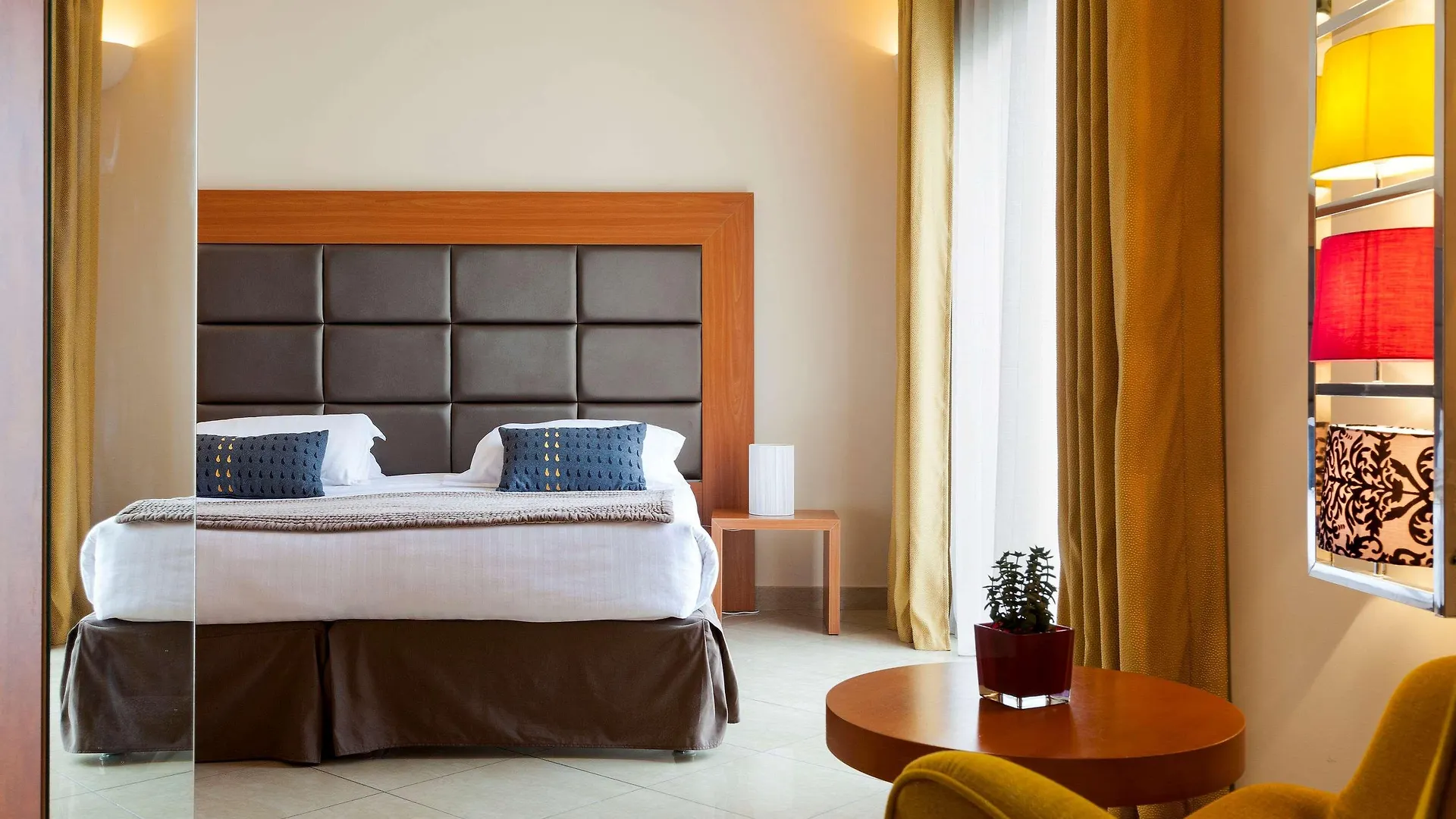 Neho Suites Cannes Croisette 4*,