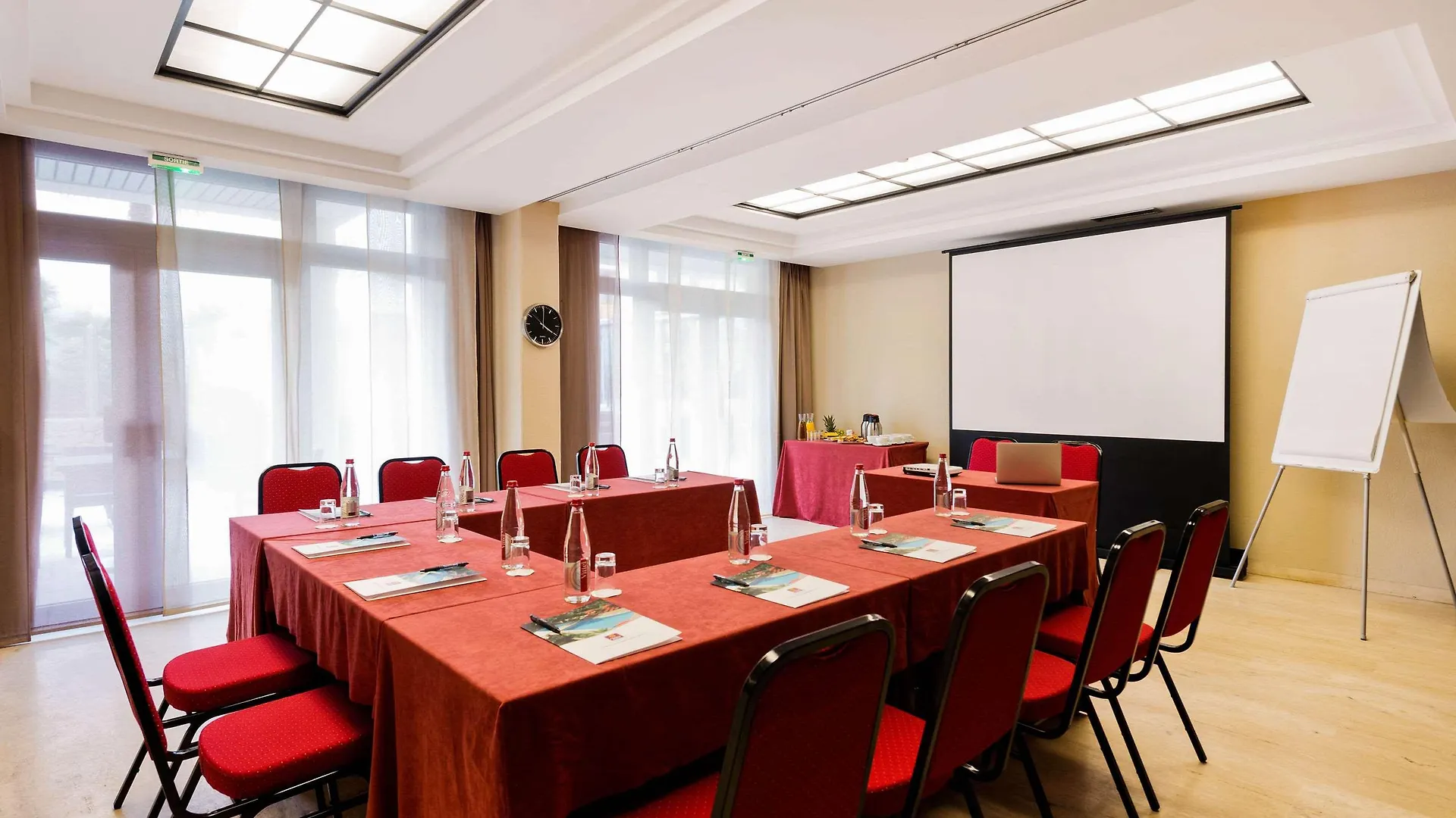 Neho Suites Cannes Croisette 4*,