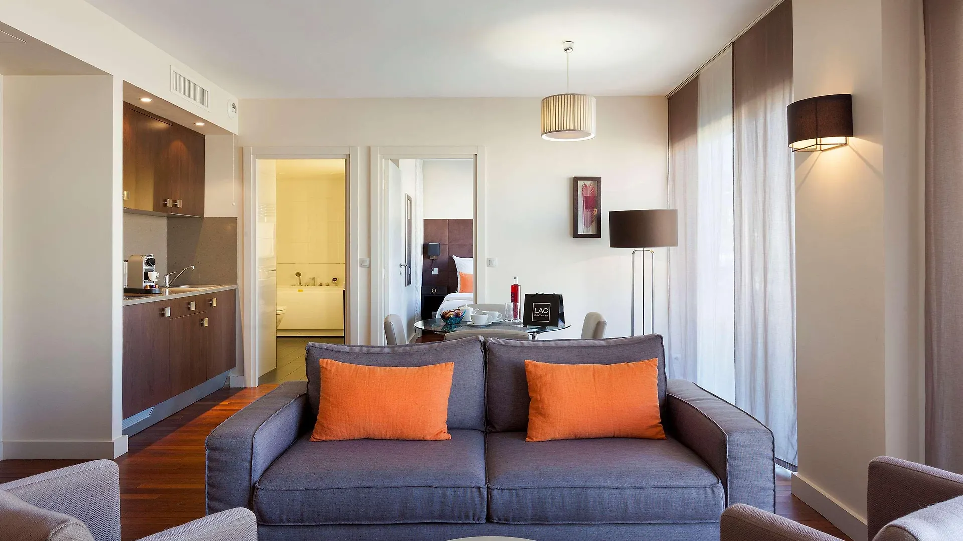 Neho Suites Cannes Croisette 4*,  فرنسا