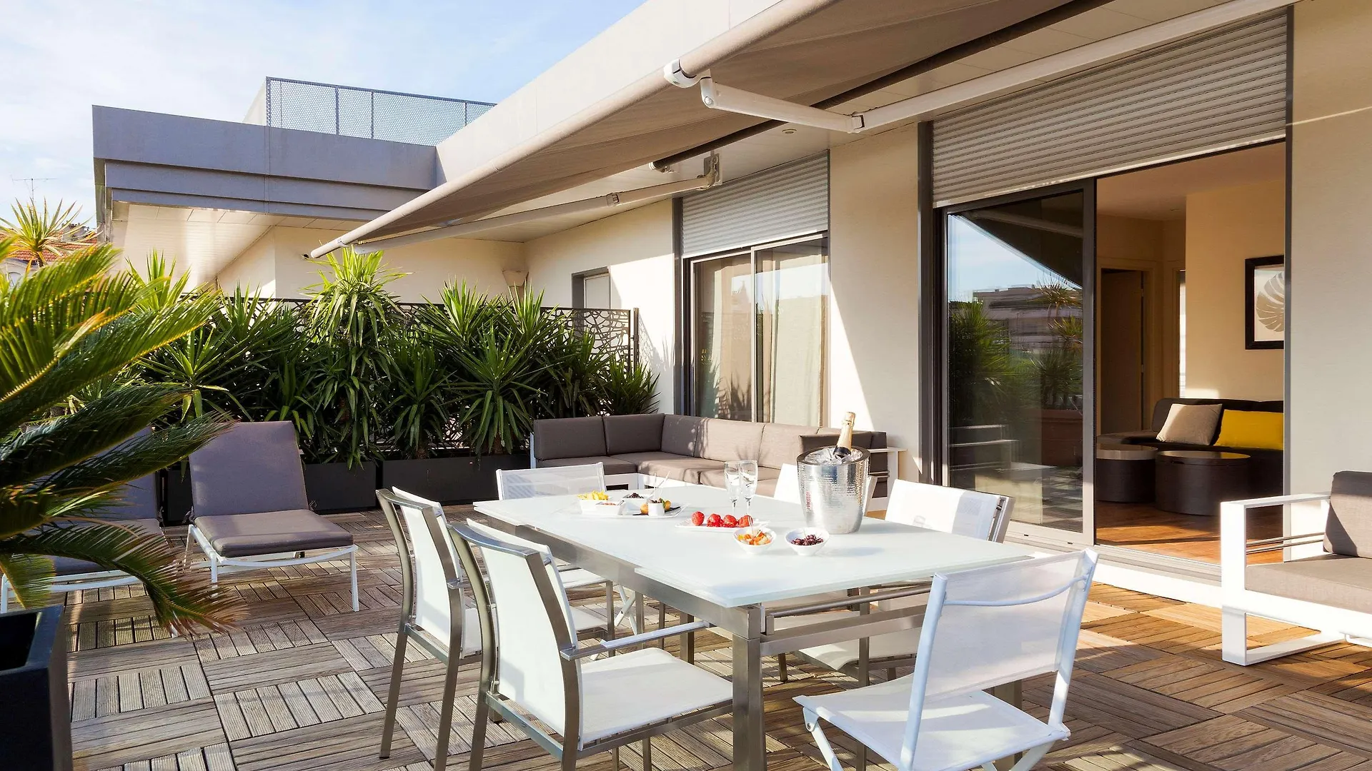 Neho Suites Cannes Croisette 4*,  فرنسا