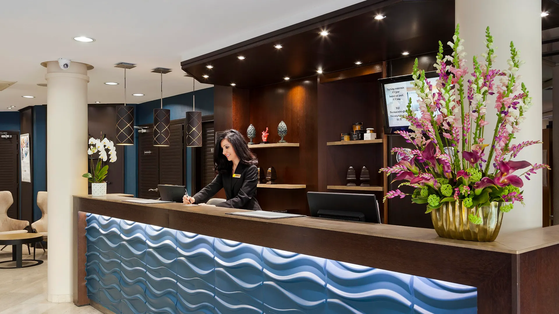 Neho Suites Cannes Croisette 4*,