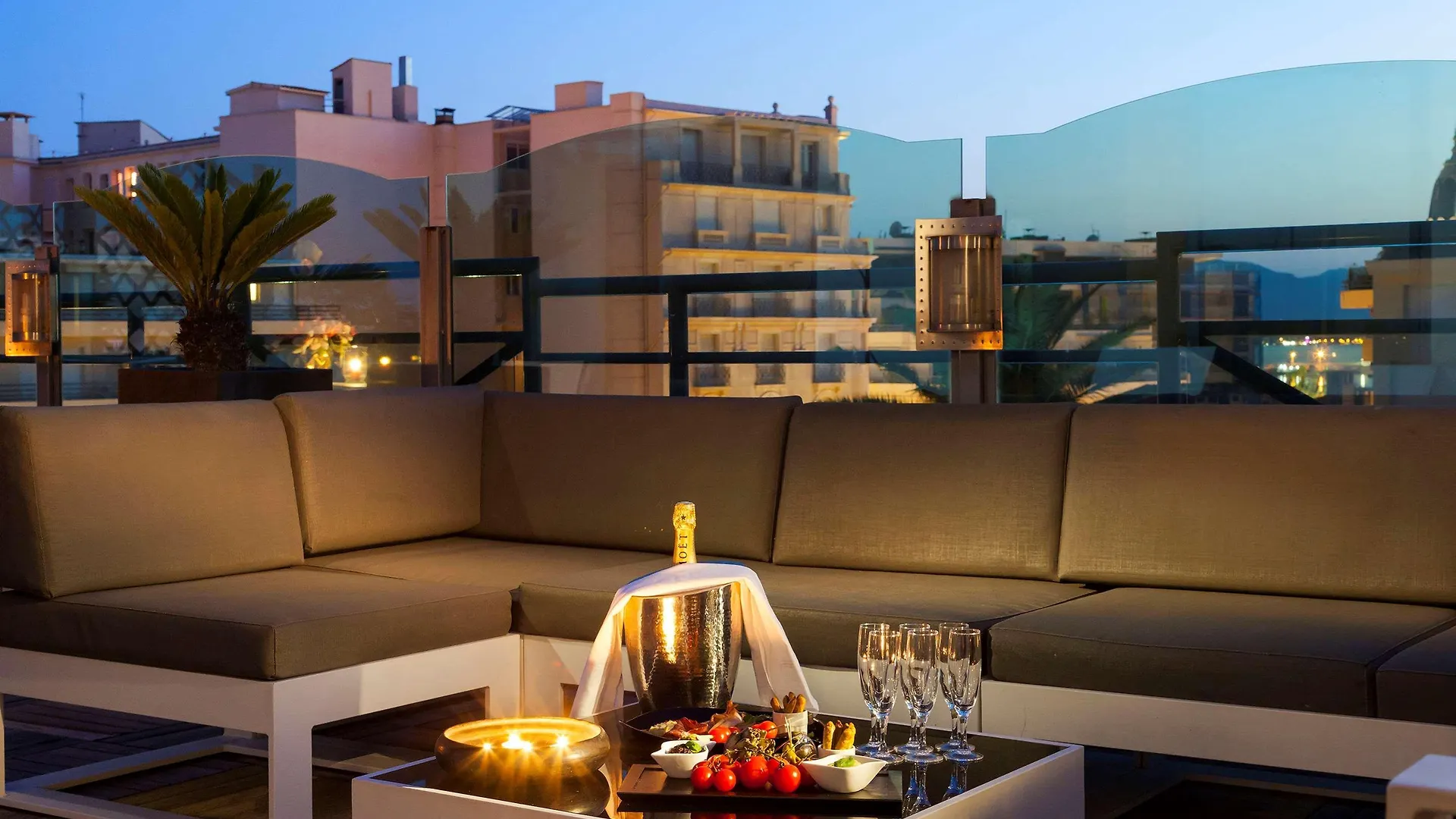 Neho Suites Cannes Croisette 4*,
